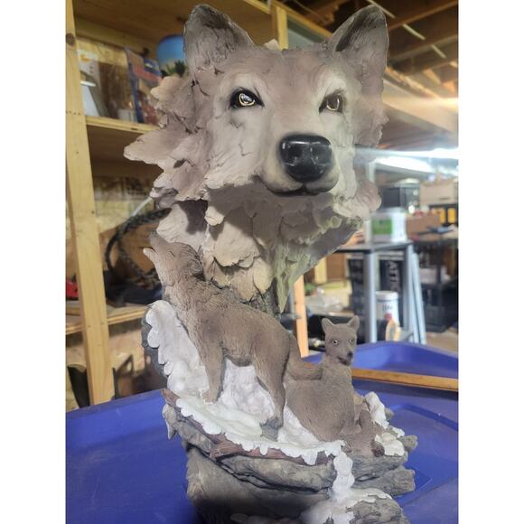 Meerchi MRH Wolf With Wolves Pups Resin Sculpture 15" Tall - Picture 12 of 16